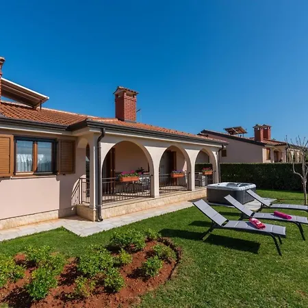 Lori Villa